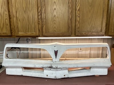 1977 年庞蒂亚克 Firebird Formula Trans Am 原装前鼻套 — 第 1/4 张图片