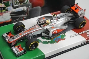 1:43 MINICHAMPS 533134376 Vodafone McLaren Mercedes 2013 #6 model car - Picture 1 of 9