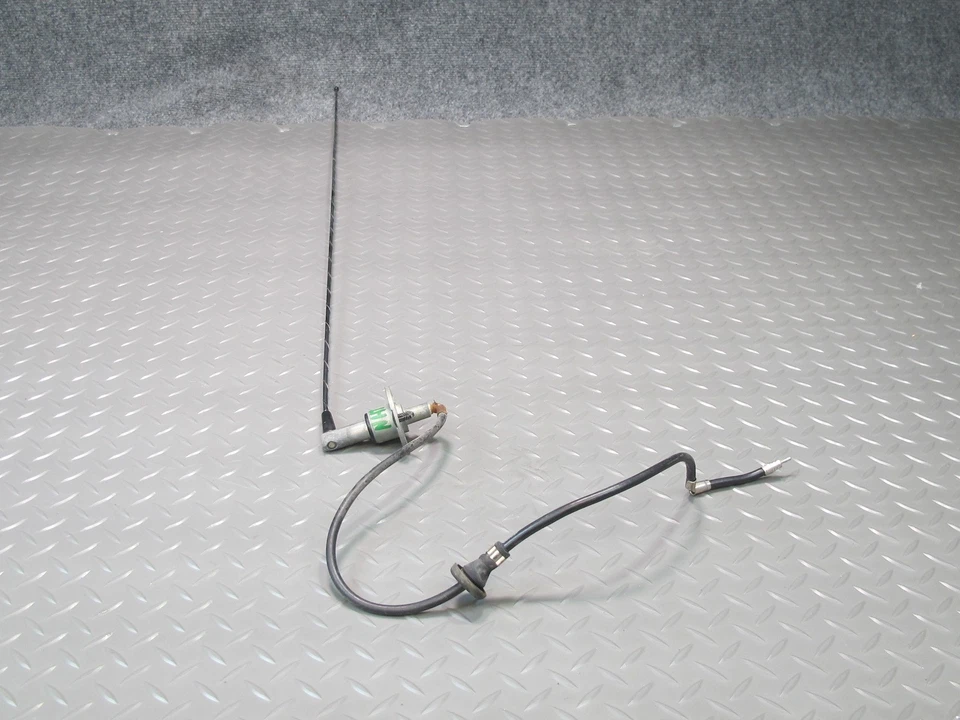2008-2009 HUMMER H2 FRONT RIGHT FENDER RADIO ANTENNA ASSEMBLY - Image 1 of 4