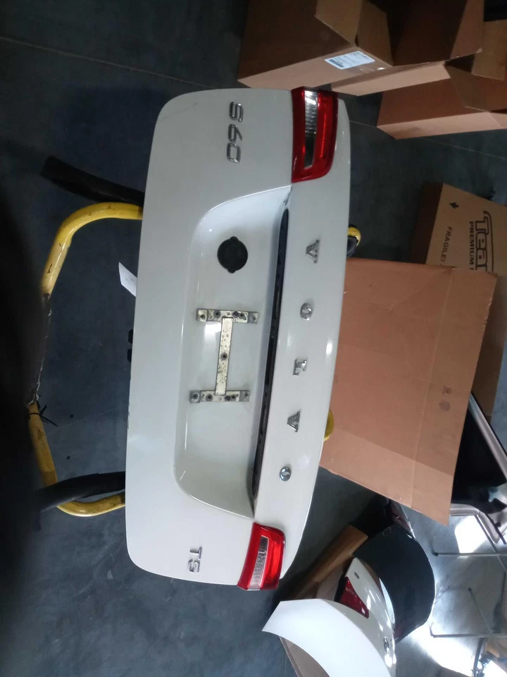 Volvo S60 2015 OEM cubierta blanca tapa maletero 98 k millas piezas originales Foto 1 de 3