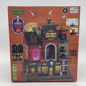Neu im Karton Lemax Spooky Town Smoke & Mirrors Magic Shop #45218 Michael’s Exclusive 2024 - Bild 1 von 7