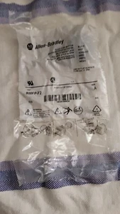 ALLEN BRADLEY 800FP-F2 SER. UN PULSADOR EMPOTRADO NEGRO NUEVO 800FPF2 - Imagen 1 de 5