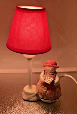 Vtg. Snowwoman Christmas Mini Table Lamp Night Light Red Shade Plug In Resin c60 - Image 1 of 3