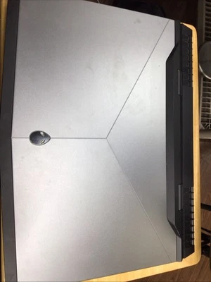 "Laptop Alienware 17 R4 17,3"" i7-7700HQ GTX 1070 16 GB RAM 1 TB NVMe" Foto 1 de 4