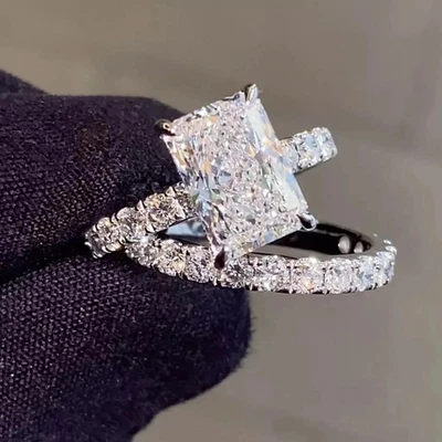 Conjunto de anillo de compromiso nupcial de moissanita de corte radiante enchapado en oro blanco de 14 K de 4,10 TCW Foto 1 de 4