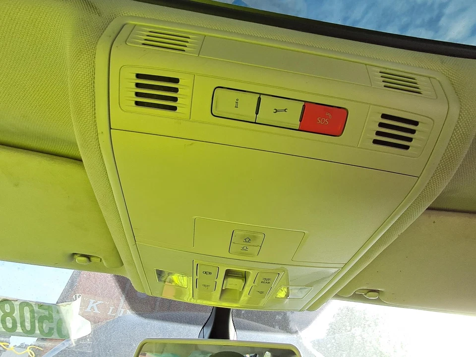 Used Front Upper Center Console fits: 2016 Volkswagen Golf SW roof Front Upper G Foto 1 de 4