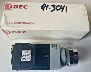 Interruptor pulsador iluminado tipo IDEC ALW212610-R, necesita botón - Imagen 1 de 6