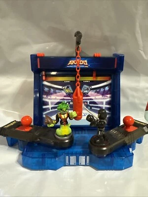 ¡FUNCIONA! Figuras Legends Of Akedo ULTIMATE BATTLE ARENA + Nightblade Miss Slither Foto 1 de 4