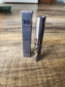 URBAN DECAY ALL NIGHTER CORRECTOR IMPERMEABLE 3,5 ml/.12 fl oz neutro profundo - Imagen 1 de 4