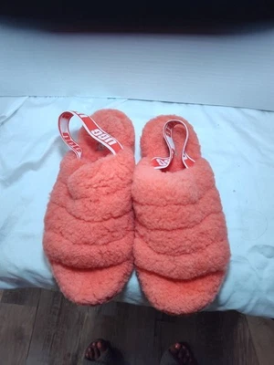 Zapatillas para mujer UGG Fluff Yeah Slide en grosella roja 1095119 talla 7 Foto 1 de 4