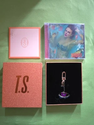 Taylor Swift CD The Life of a Showgirl Limited Edition + Anhänger lila Auge OVP - Bild 1 von 4