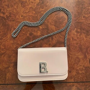 BNWT Balenciaga B Wallet on chain leather crossbody: purchased at £486 in a sale - Picture 1 of 4