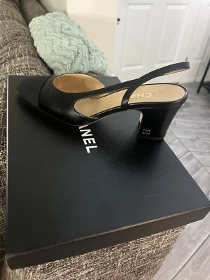 Zapatos de salón Chanel talla 38 piel de cabra grosgrain puntera CC con cordones negros $1300 Foto 1 de 4