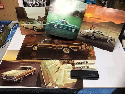 Ford Thunderbird y LTD 1976-77 concesionario folletos de ventas y artículos de capacitación de servicio Foto 1 de 4