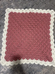 Uncinetto fatto a mano rosa (malva) bianco bambina afgano 30x30 nuovo - Foto 1 di 1