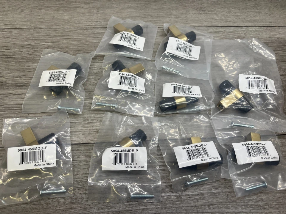 LOTE 10x Berenson 5054-455MDB-P Radial Reign 2" Moderno Moleteado T Bar Perilla de Gabinete Foto 1 de 1