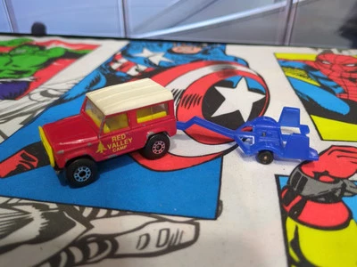 Спичечный коробок Land Rover 90 Ninety Red Valley Camp с прицепом  - Изображение 1 из 4