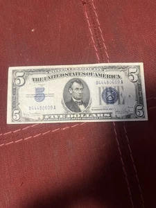 1934 D $5 Federal Reserve Note Series D Five Dollar Bill - Picture 1 of 2