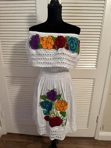 Vintage White Embroidered Off Shoulder Mexican Floral Summer Peasant Dress XS/S - Picture 1 of 4