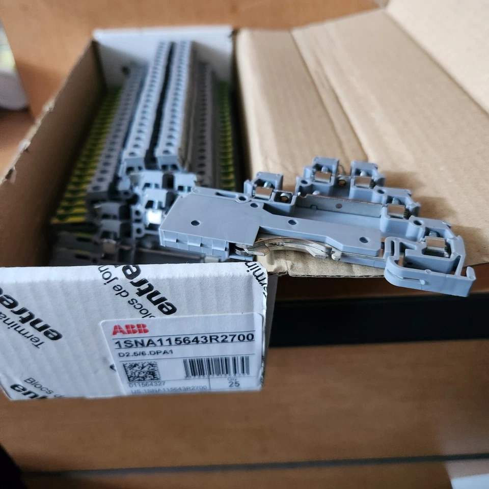 Entrelec 1SNA115643R2700 Terminal Block Lot (26) - Image 1 of 1