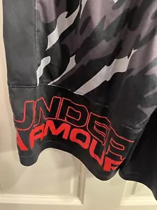 Pantalones Cortos Under Armour Juveniles Talla Mediana Gris Negro Bolsillos Frontales Camuflaje Baloncesto - Imagen 1 de 7