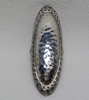 ANILLO DOMO MARTILLADO PLATA ESTERLINA JOHN HARDY ESCENA LARGA/ANCHA EN LA PARTE POSTERIOR Foto 1 de 4