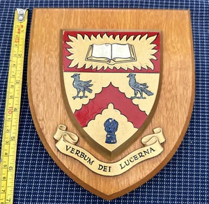Dean Close School plaque shield, Cheltenham VERBUM DEI LUCERNA lot 1 - Foto 1 di 20