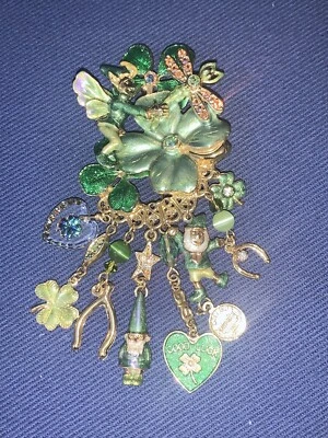Broche KIRKS FOLLY Trébol Mágico Elfo Esmalte Verde 8 Dijes Cuelga Raro Foto 1 de 4