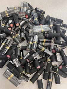 100 X - Revlon Super Lustrous Lipsticks New Sealed! Assorted With Duplicates. - Imagen 1 de 4