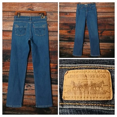 Jeans Levis 512 8 Cortos Curvilíneos Perfectamente Adelgazantes Rectos Tachonados Denim Elásticos Foto 1 de 4