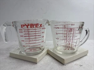Taza medidora de vidrio PYREX 2 tazas #516 letras rojas mango en J EE. UU. 16 OZ 2 piezas - Imagen 1 de 12