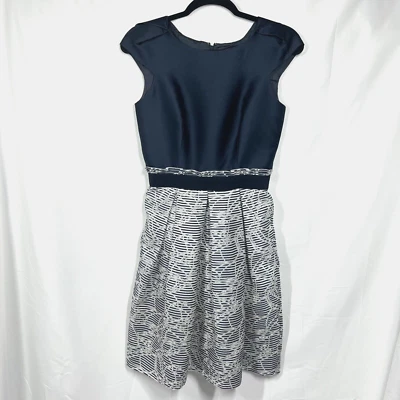 Carolina Herrera Designer Cocktail Dress Silk Blend Navy White Pleated Jacquard - Image 1 of 4