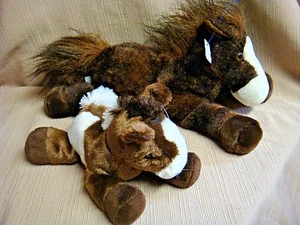 2 pezzi CAVALLO PELUCHE E PULEDRO marrone e bianco di Aurora World - DOLCE E ABBRACCIABILE - Foto 1 di 9