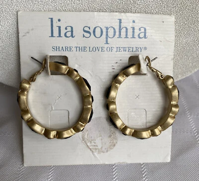 Pendientes Duquesa Lia Sophia Satén Mate Tono Dorado Firmado Acentos Azul Oscuro Raro Foto 1 de 4