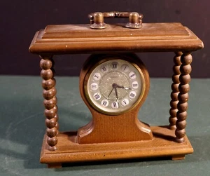EUROPA 2 JEWEL GERMANY OROLOGIO DA TAVOLA IN LEGNO CON COLONNE- vintage - Picture 1 of 5