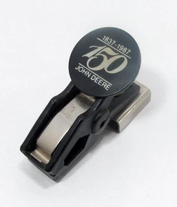 Vintage John Deere 150 Jahre 1837-1987 Werkzeugkiste Magnet Kühlschrankclip Made in USA schwarz - Bild 1 von 7