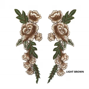 Elegantes apliques florales marrón claro - Par bordado para ropa hágalo usted mismo - Imagen 1 de 1