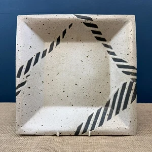 VINTAGE STUDIO KERAMIK QUADRATISCHER WANDBEHANG DEKOTELLER - SIGNIERT - Bild 1 von 7