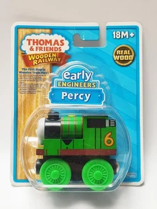 2010 LEARNING CURVE THOMAS & FRIENDS FERROVIA IN LEGNO - PERCY - SIGILLATA in fabbrica - Foto 1 di 7