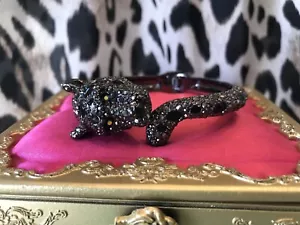 Betsey Johnson Schneeleopard Puma schwarz grau Hämatit klappbar Armreif Armband - Bild 1 von 8