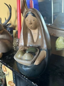 Gorgeous Mexican Pottery Lady With Harvest Basket Figurine - Picture 1 of 4