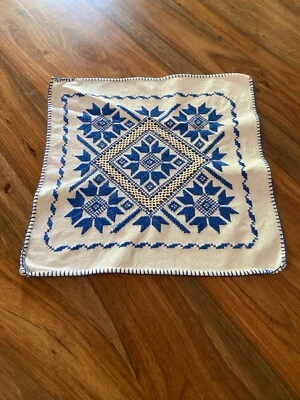 Platzdeckchen 31x31 Blau bestickt gehäkelt Baumwolle aus Omas besten Zeiten - Bild 1 von 2