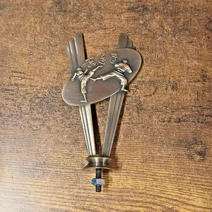Topper trofeo vintage, artes marciales, color metal latón, 5,25" - Imagen 1 de 4
