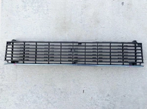 82-83 GRILLE SEDAN WAGON TOYOTA COROLLA 53100-12150 - Picture 1 of 2