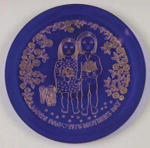 Orrefors Mothers Day Plate Children & Puppy - Boxed 74803 - Picture 1 of 1