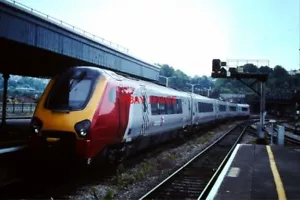 PHOTO CLASS 221 SUPER VOYAGER 5-CAR DMU NO 221 122 (EX-DOCTOR WHO) OF ARRIVA IN - Picture 1 of 1