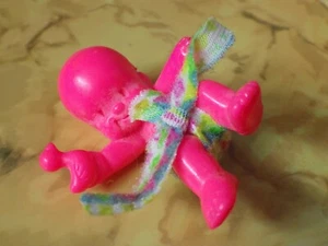 Figurine BABIES magique babies GALOOB 5cm époque Cosmix couleur violet R007 - Imagen 1 de 1