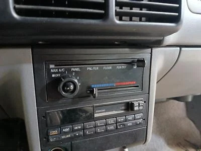 1995-1996 Ford Escort Heat/AC Controller W/AC, IC: 463; (Factory Installed). Foto 1 de 4