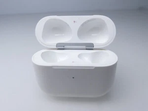 Apple AirPods 3. Generation MagSafe Ladecase A2566 Case LEER gebraucht #75 - Zdjęcie 1 z 4