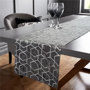 Mesa Runner Plata Metálica Brillo Diseño Geométrico Terciopelo Triturado Reversible  - Imagen 1 de 11